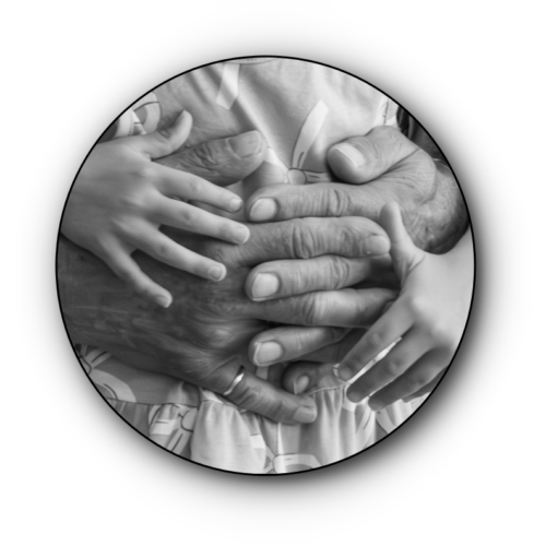 Jeu de mains famille-fouesnant-grand-parent